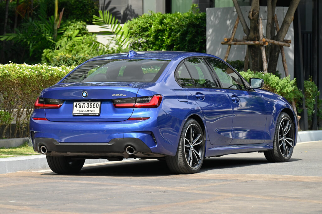 BMW 330e M Sport สีพิเศษ น้ำเงิน Portimao Blue สวยมาก Warranty ถึงปี 2026 รถบ้านมือเดียวสภาพดีเยี่ยม