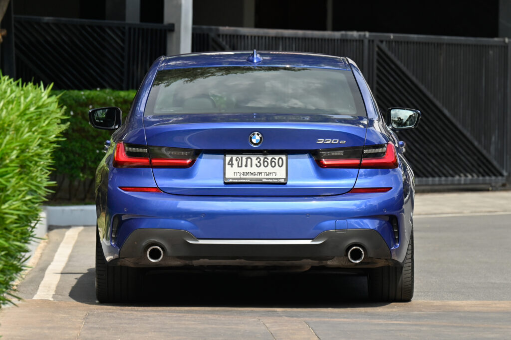 BMW 330e M Sport สีพิเศษ น้ำเงิน Portimao Blue สวยมาก Warranty ถึงปี 2026 รถบ้านมือเดียวสภาพดีเยี่ยม