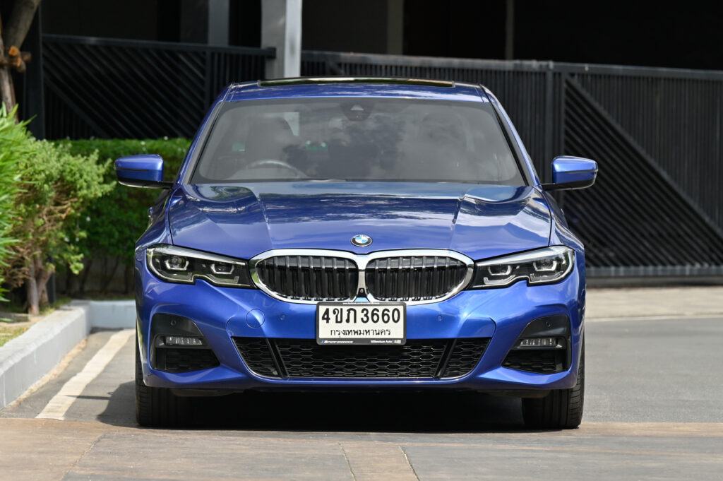 BMW 330e M Sport สีพิเศษ น้ำเงิน Portimao Blue สวยมาก Warranty ถึงปี 2026 รถบ้านมือเดียวสภาพดีเยี่ยม
