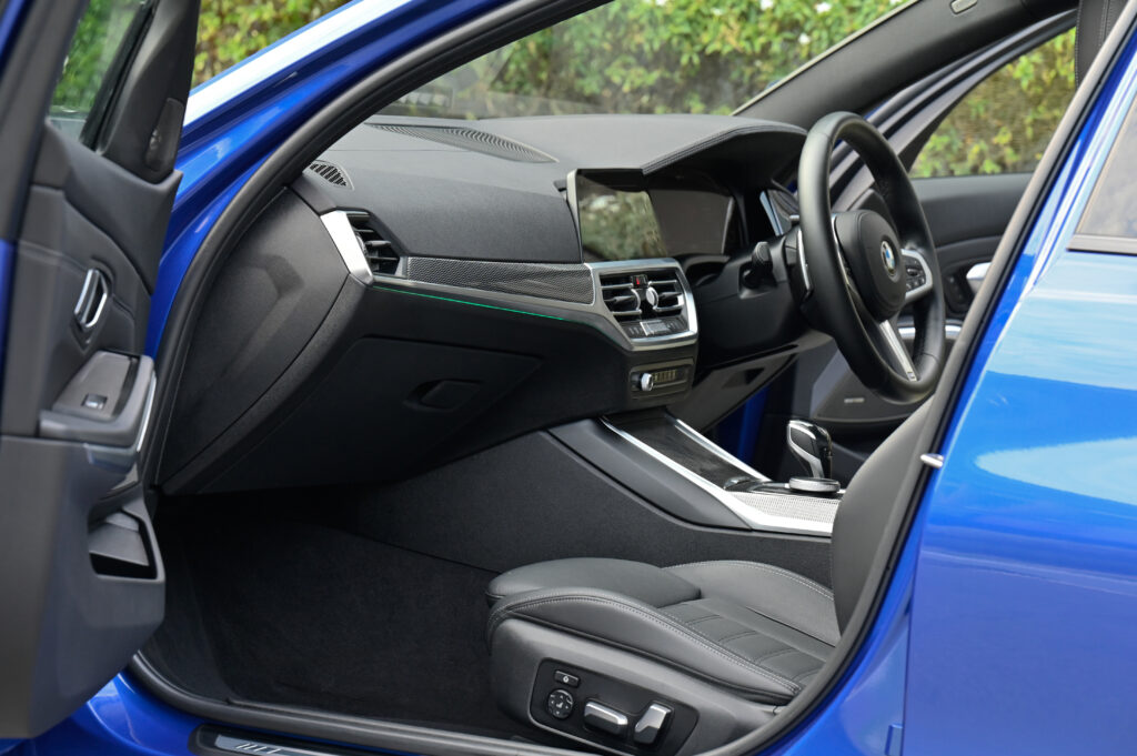 BMW 330e M Sport สีพิเศษ น้ำเงิน Portimao Blue สวยมาก Warranty ถึงปี 2026 รถบ้านมือเดียวสภาพดีเยี่ยม
