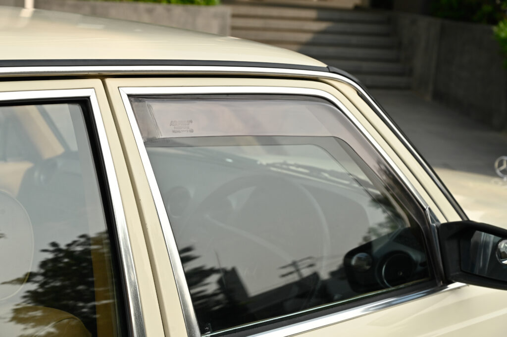 เหมือนถูกคําสั่งให้ประหาร ดุจยืนฟังศาลอ่านคําพิพากษา ขาย BENZ W123 200 MT 1983 ของนักร้องชื่อดังครับ