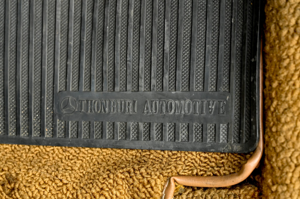 เหมือนถูกคําสั่งให้ประหาร ดุจยืนฟังศาลอ่านคําพิพากษา ขาย BENZ W123 200 MT 1983 ของนักร้องชื่อดังครับ