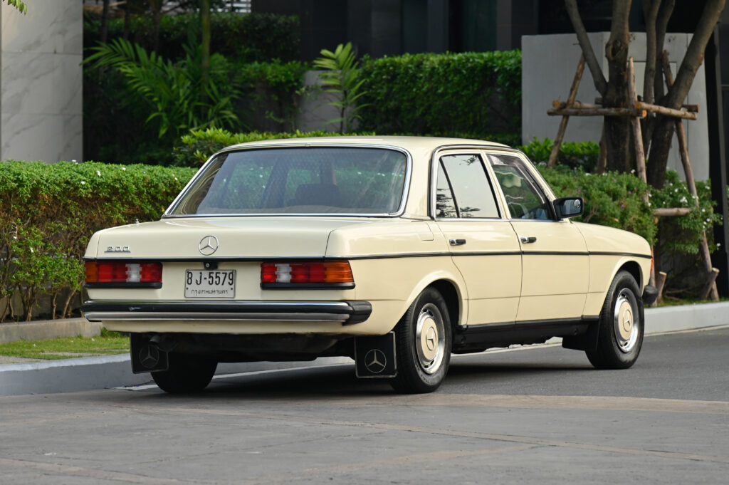 เหมือนถูกคําสั่งให้ประหาร ดุจยืนฟังศาลอ่านคําพิพากษา ขาย BENZ W123 200 MT 1983 ของนักร้องชื่อดังครับ