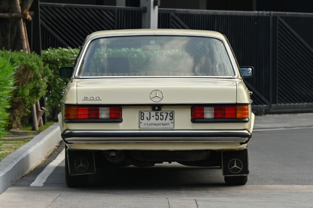 เหมือนถูกคําสั่งให้ประหาร ดุจยืนฟังศาลอ่านคําพิพากษา ขาย BENZ W123 200 MT 1983 ของนักร้องชื่อดังครับ