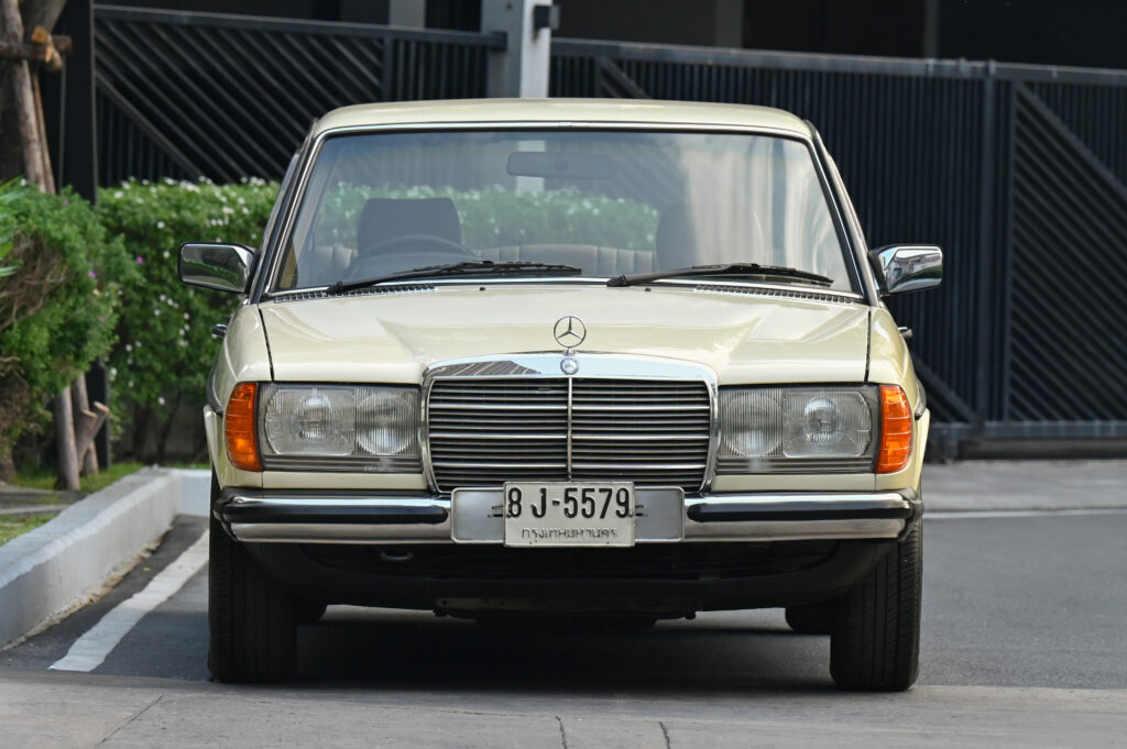 เหมือนถูกคําสั่งให้ประหาร ดุจยืนฟังศาลอ่านคําพิพากษา ขาย BENZ W123 200 MT 1983 ของนักร้องชื่อดังครับ