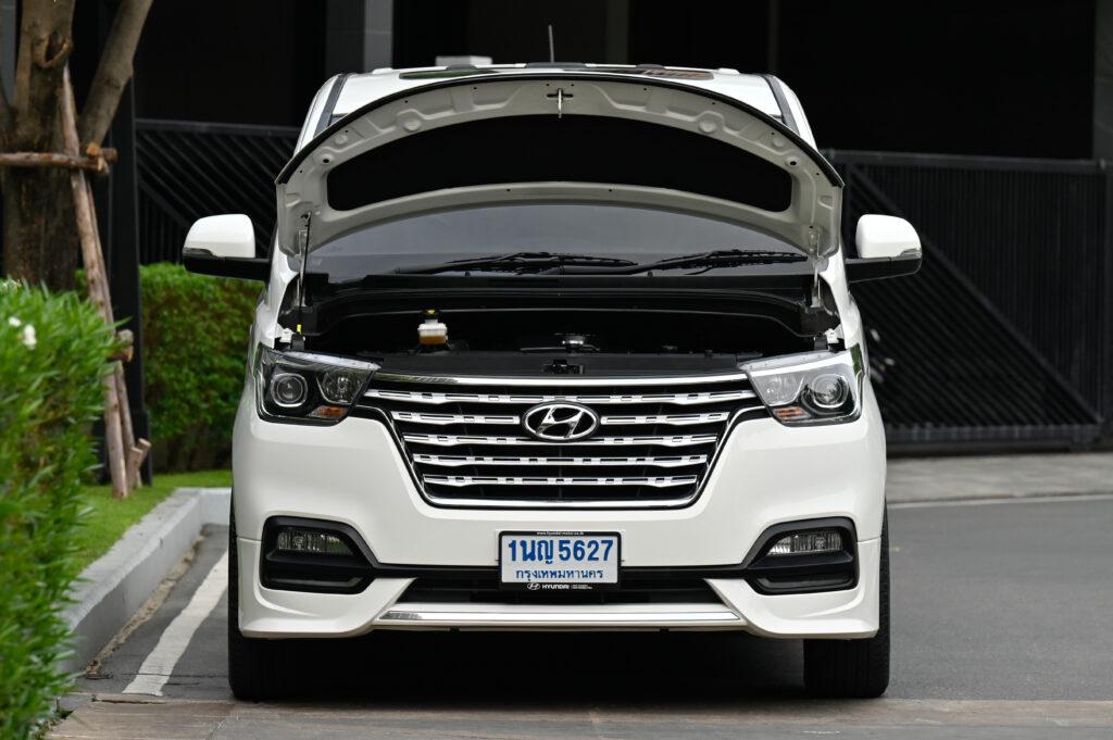 50,000 km Hyundai H-1 2.5 IMPRESSIVE BIG-Minorchange ปี 21 หลังคา Sunroof รถบ้านมือเดียวสภาพดีเยี่ยม