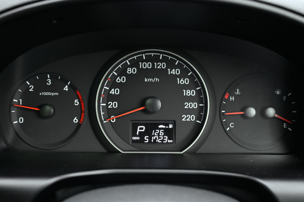 50,000 km Hyundai H-1 2.5 IMPRESSIVE BIG-Minorchange ปี 21 หลังคา Sunroof รถบ้านมือเดียวสภาพดีเยี่ยม