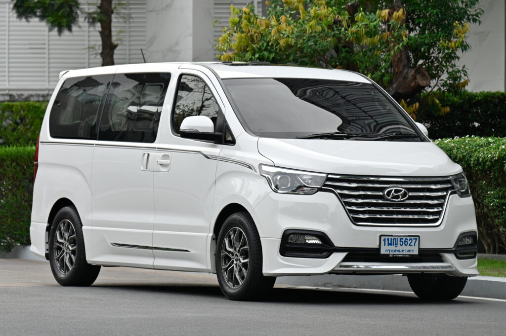 50,000 km Hyundai H-1 2.5 IMPRESSIVE BIG-Minorchange ปี 21 หลังคา Sunroof รถบ้านมือเดียวสภาพดีเยี่ยม