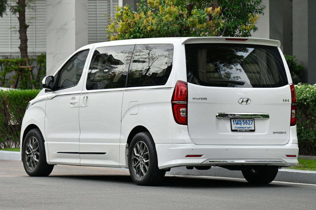 50,000 km Hyundai H-1 2.5 IMPRESSIVE BIG-Minorchange ปี 21 หลังคา Sunroof รถบ้านมือเดียวสภาพดีเยี่ยม