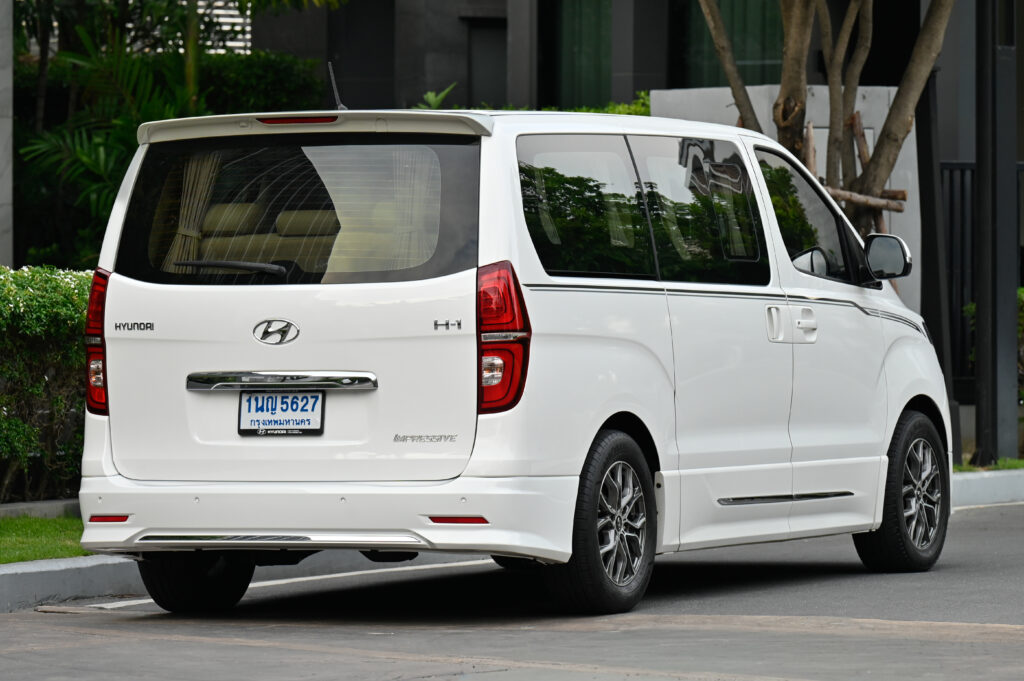 50,000 km Hyundai H-1 2.5 IMPRESSIVE BIG-Minorchange ปี 21 หลังคา Sunroof รถบ้านมือเดียวสภาพดีเยี่ยม