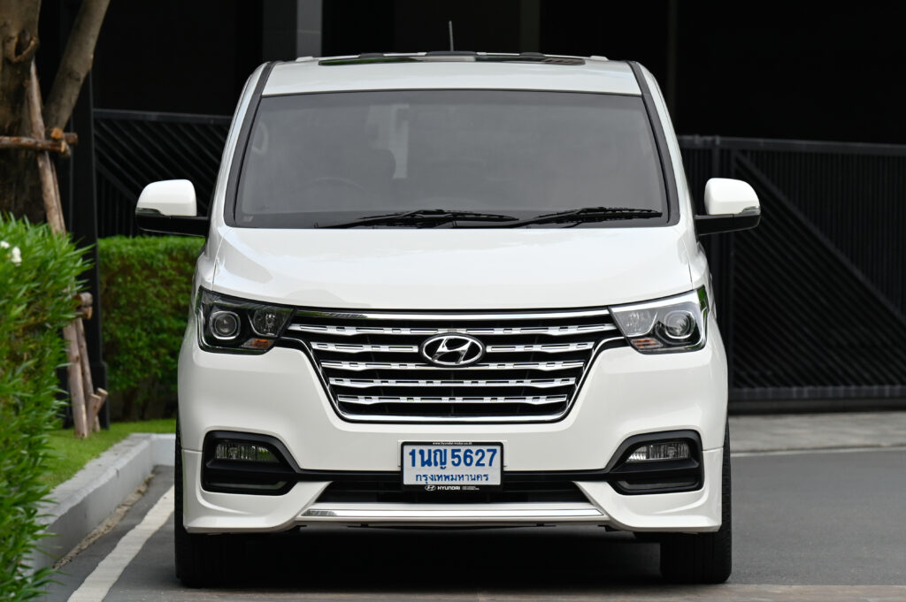 50,000 km Hyundai H-1 2.5 IMPRESSIVE BIG-Minorchange ปี 21 หลังคา Sunroof รถบ้านมือเดียวสภาพดีเยี่ยม