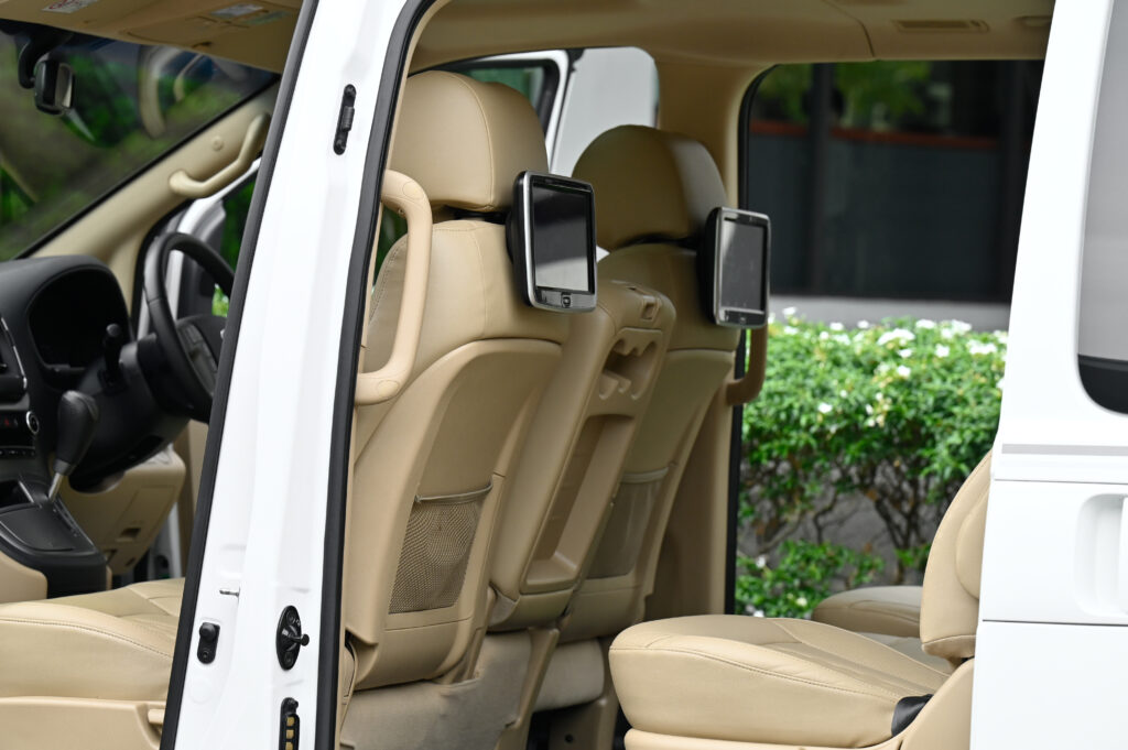 50,000 km Hyundai H-1 2.5 IMPRESSIVE BIG-Minorchange ปี 21 หลังคา Sunroof รถบ้านมือเดียวสภาพดีเยี่ยม