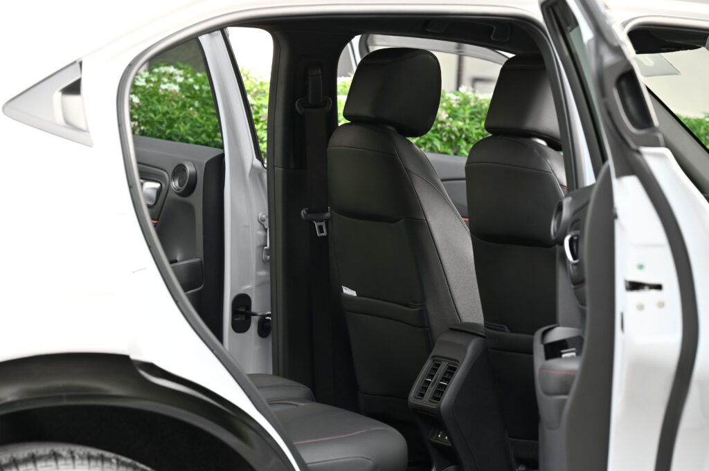 14,000 km Honda HR-V e:HEV RS Minorchange ตัวท็อปรุ่นล่าสุด หลังคา Sunroof รถบ้านมือเดียวสภาพป้ายแดง