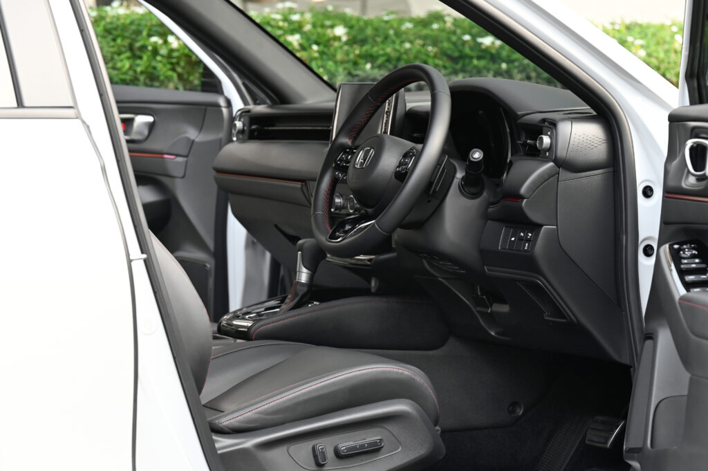 14,000 km Honda HR-V e:HEV RS Minorchange ตัวท็อปรุ่นล่าสุด หลังคา Sunroof รถบ้านมือเดียวสภาพป้ายแดง