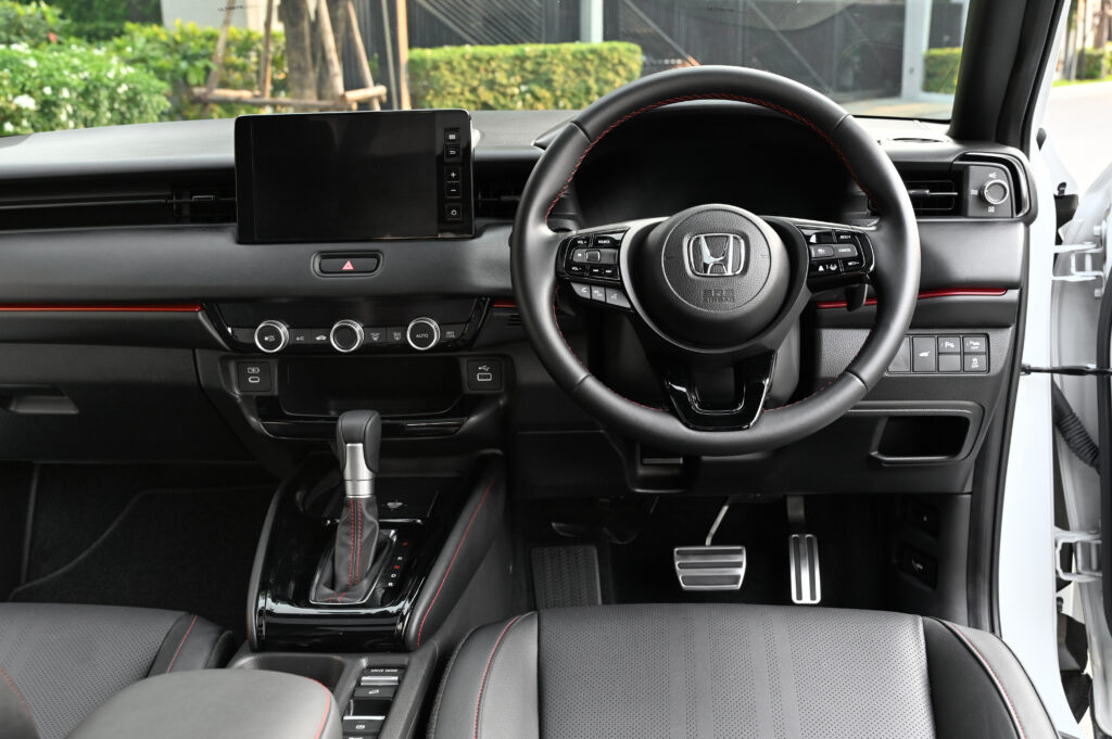 14,000 km Honda HR-V e:HEV RS Minorchange ตัวท็อปรุ่นล่าสุด หลังคา Sunroof รถบ้านมือเดียวสภาพป้ายแดง