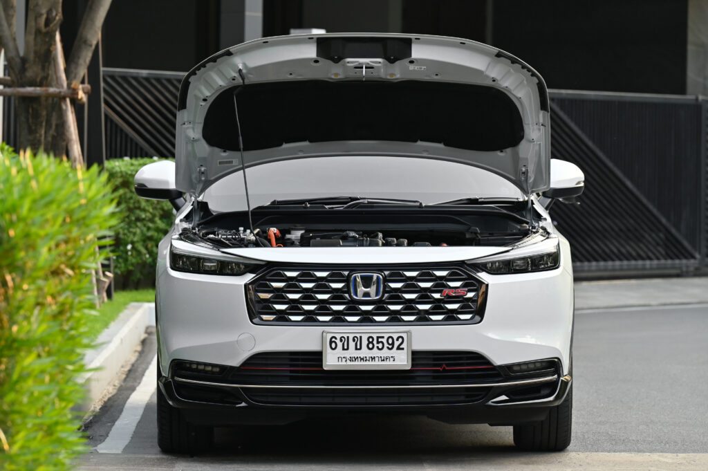 14,000 km Honda HR-V e:HEV RS Minorchange ตัวท็อปรุ่นล่าสุด หลังคา Sunroof รถบ้านมือเดียวสภาพป้ายแดง