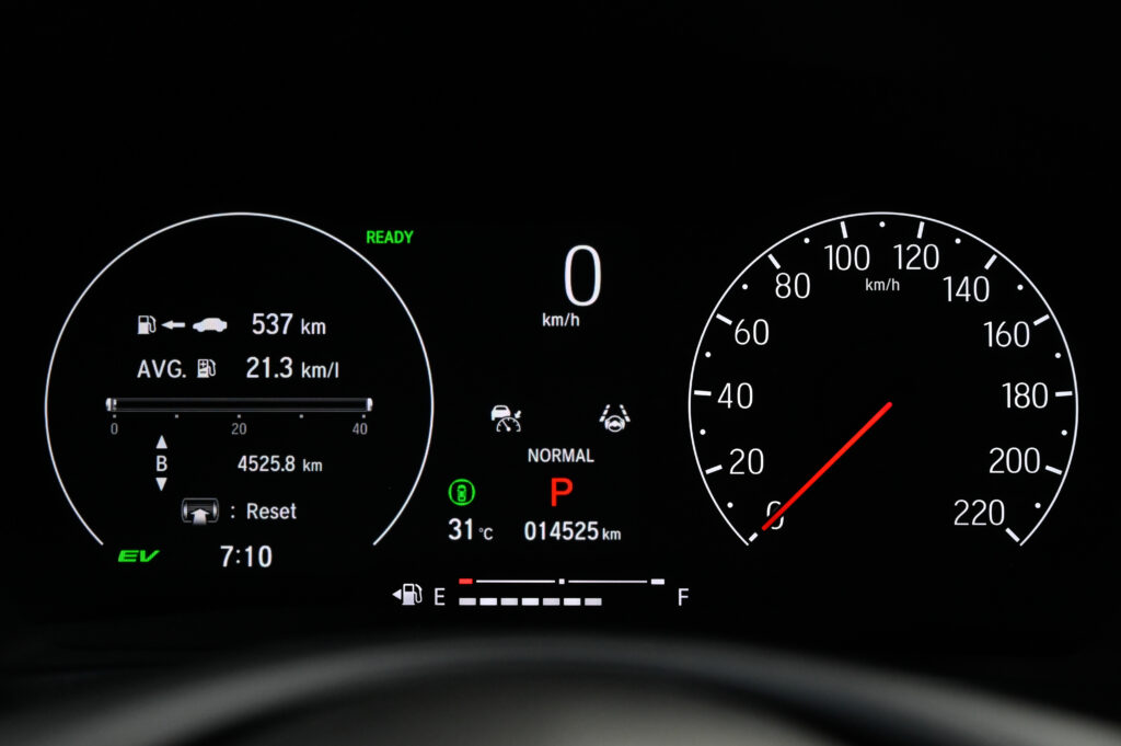 14,000 km Honda HR-V e:HEV RS Minorchange ตัวท็อปรุ่นล่าสุด หลังคา Sunroof รถบ้านมือเดียวสภาพป้ายแดง