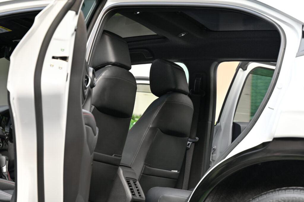 14,000 km Honda HR-V e:HEV RS Minorchange ตัวท็อปรุ่นล่าสุด หลังคา Sunroof รถบ้านมือเดียวสภาพป้ายแดง