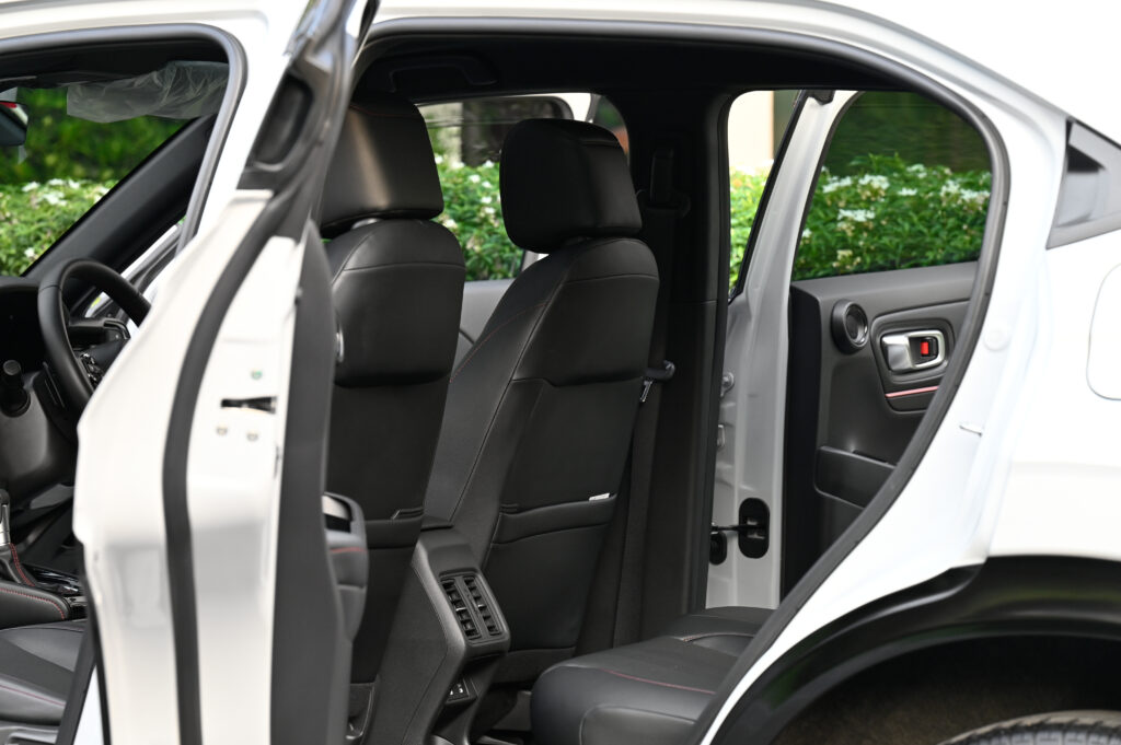 14,000 km Honda HR-V e:HEV RS Minorchange ตัวท็อปรุ่นล่าสุด หลังคา Sunroof รถบ้านมือเดียวสภาพป้ายแดง