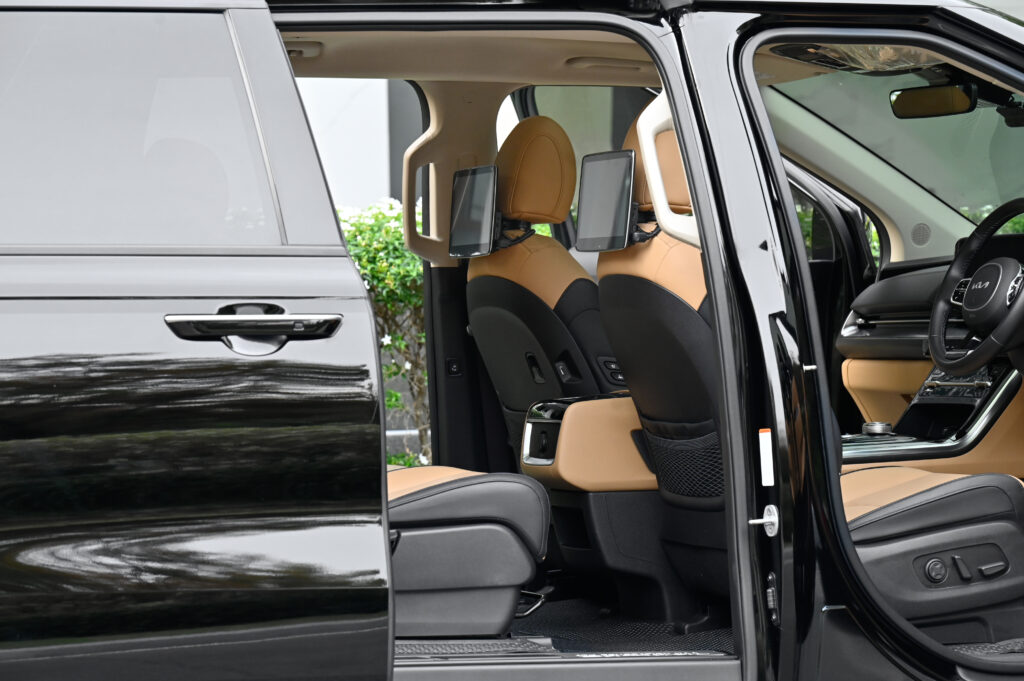 40,000 km KIA Carnival 2.2 SXL Sunroof MY22 โลโก้ใหม่ รุ่นท็อปสุด รถมือเดียว มีประวัติศูนย์ทุกระยะ