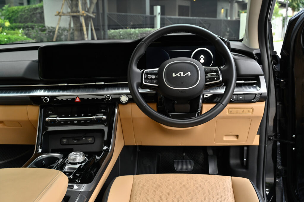 40,000 km KIA Carnival 2.2 SXL Sunroof MY22 โลโก้ใหม่ รุ่นท็อปสุด รถมือเดียว มีประวัติศูนย์ทุกระยะ