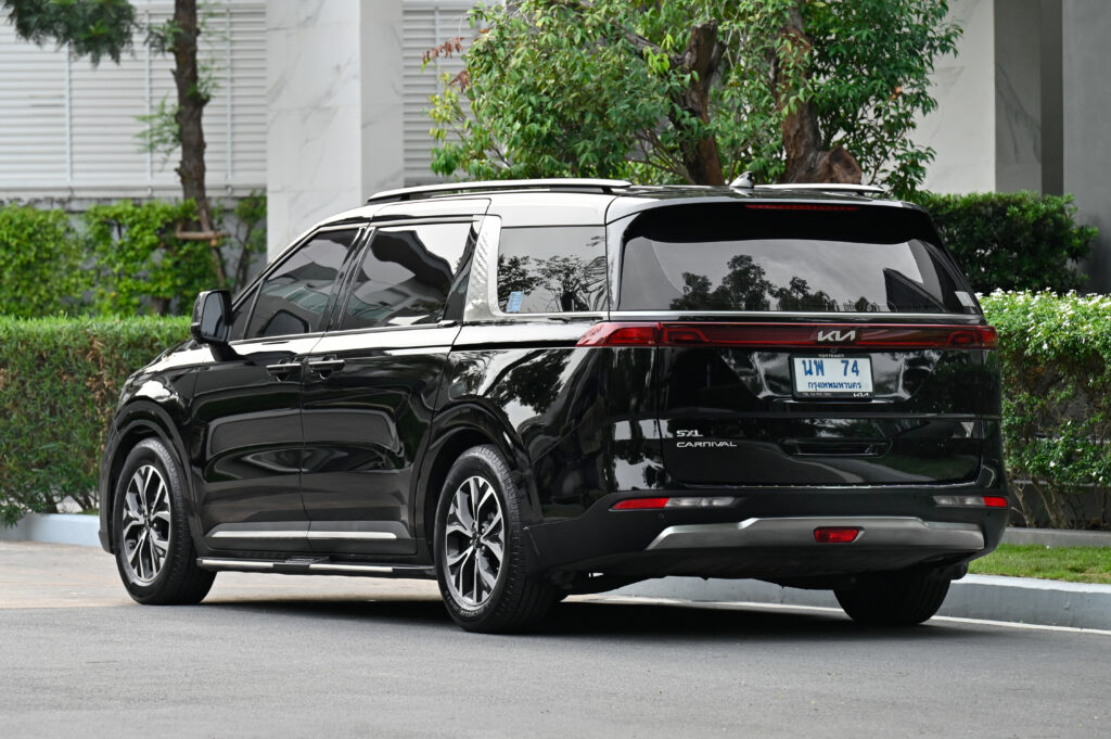 40,000 km KIA Carnival 2.2 SXL Sunroof MY22 โลโก้ใหม่ รุ่นท็อปสุด รถมือเดียว มีประวัติศูนย์ทุกระยะ