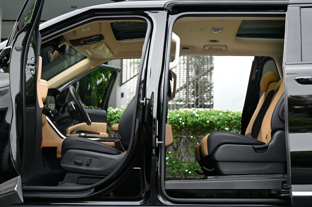 40,000 km KIA Carnival 2.2 SXL Sunroof MY22 โลโก้ใหม่ รุ่นท็อปสุด รถมือเดียว มีประวัติศูนย์ทุกระยะ