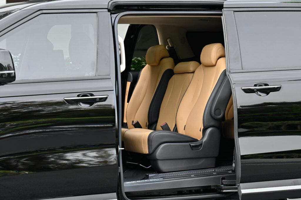 40,000 km KIA Carnival 2.2 SXL Sunroof MY22 โลโก้ใหม่ รุ่นท็อปสุด รถมือเดียว มีประวัติศูนย์ทุกระยะ