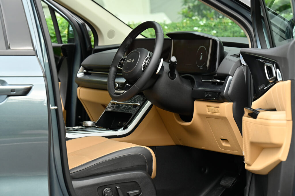 30,000 km KIA Carnival 2.2 SXL Luxury เบาะ Captain Seat 7 ที่นั่ง ป้ายดำ รย.1 ปี 24 รถมือเดียวสภาพดี