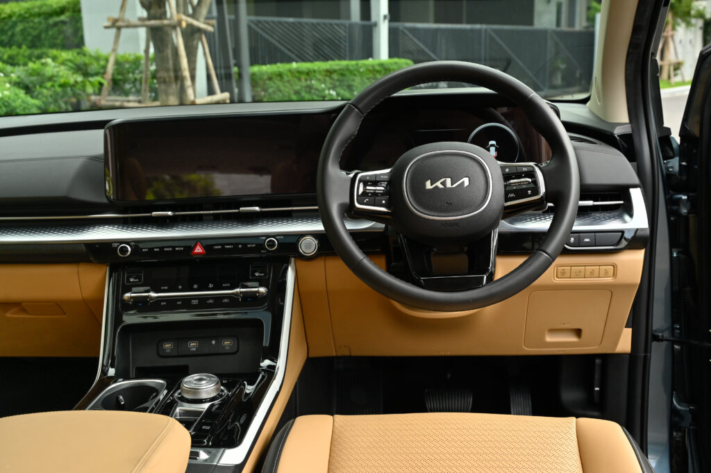 30,000 km KIA Carnival 2.2 SXL Luxury เบาะ Captain Seat 7 ที่นั่ง ป้ายดำ รย.1 ปี 24 รถมือเดียวสภาพดี