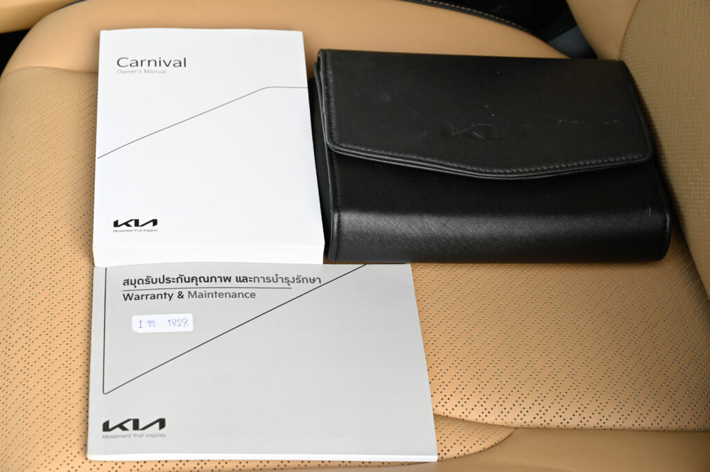30,000 km KIA Carnival 2.2 SXL Luxury เบาะ Captain Seat 7 ที่นั่ง ป้ายดำ รย.1 ปี 24 รถมือเดียวสภาพดี