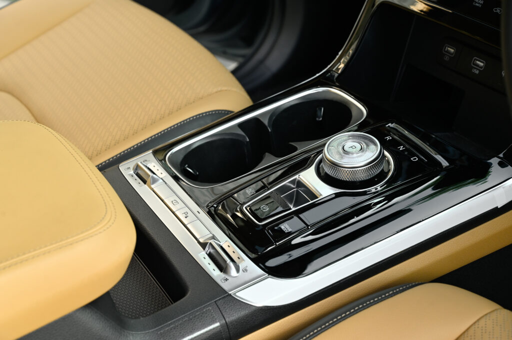 30,000 km KIA Carnival 2.2 SXL Luxury เบาะ Captain Seat 7 ที่นั่ง ป้ายดำ รย.1 ปี 24 รถมือเดียวสภาพดี