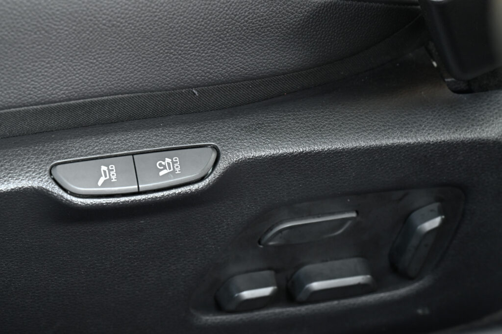 30,000 km KIA Carnival 2.2 SXL Luxury เบาะ Captain Seat 7 ที่นั่ง ป้ายดำ รย.1 ปี 24 รถมือเดียวสภาพดี