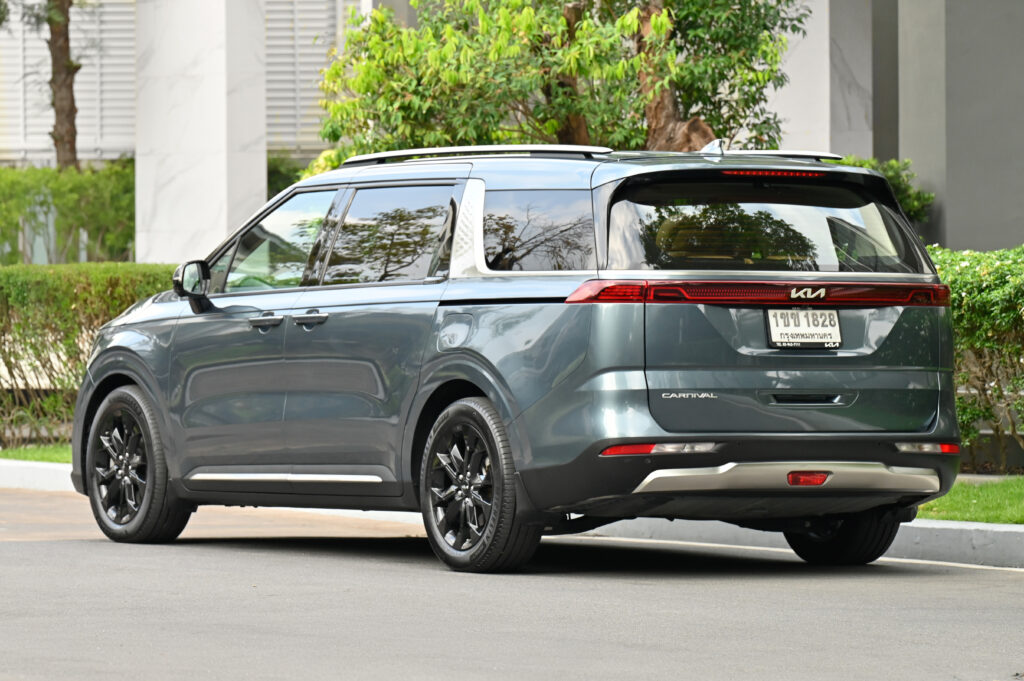 30,000 km KIA Carnival 2.2 SXL Luxury เบาะ Captain Seat 7 ที่นั่ง ป้ายดำ รย.1 ปี 24 รถมือเดียวสภาพดี