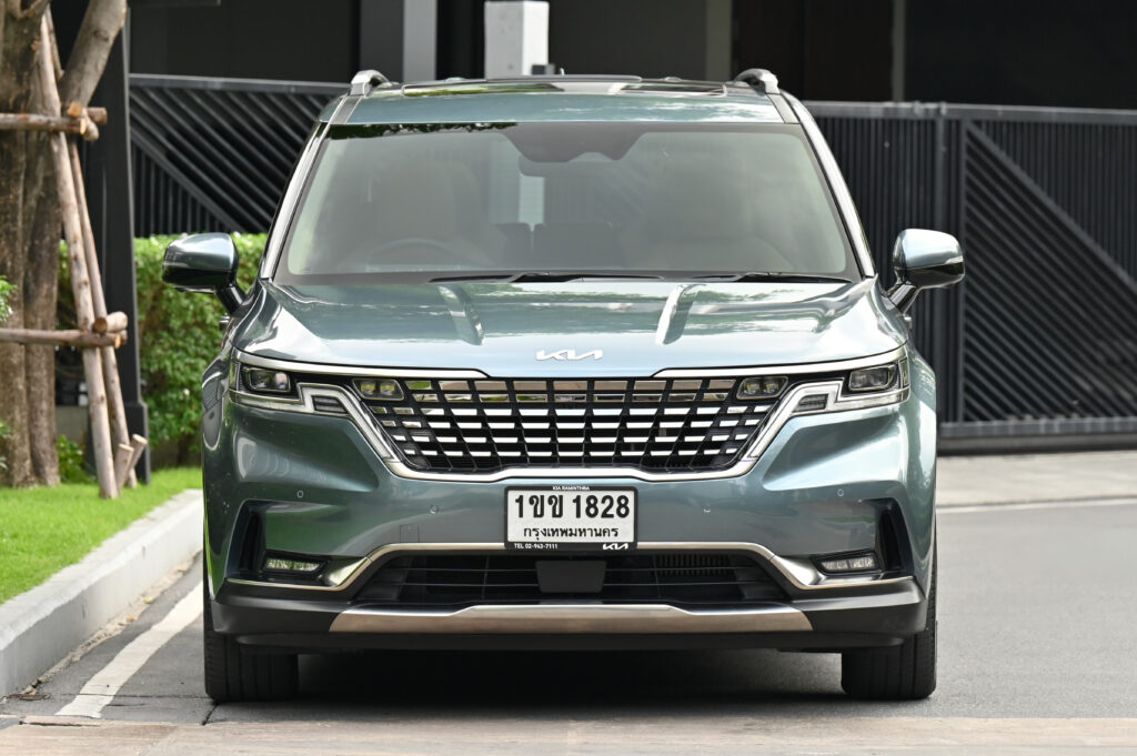 30,000 km KIA Carnival 2.2 SXL Luxury เบาะ Captain Seat 7 ที่นั่ง ป้ายดำ รย.1 ปี 24 รถมือเดียวสภาพดี