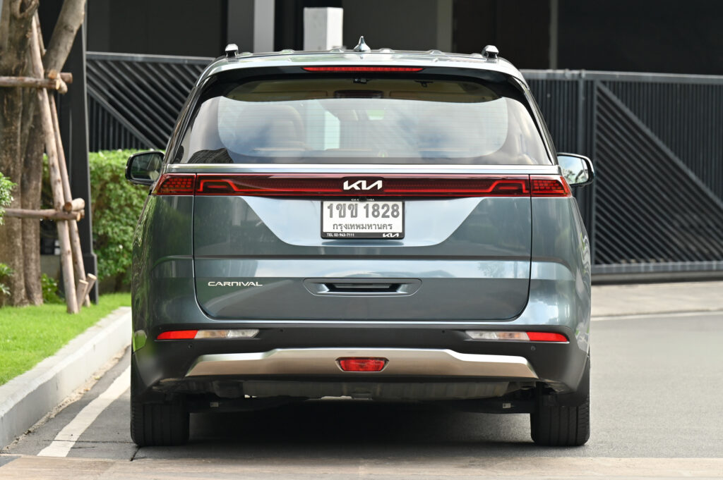 30,000 km KIA Carnival 2.2 SXL Luxury เบาะ Captain Seat 7 ที่นั่ง ป้ายดำ รย.1 ปี 24 รถมือเดียวสภาพดี