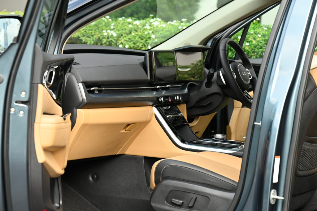 30,000 km KIA Carnival 2.2 SXL Luxury เบาะ Captain Seat 7 ที่นั่ง ป้ายดำ รย.1 ปี 24 รถมือเดียวสภาพดี