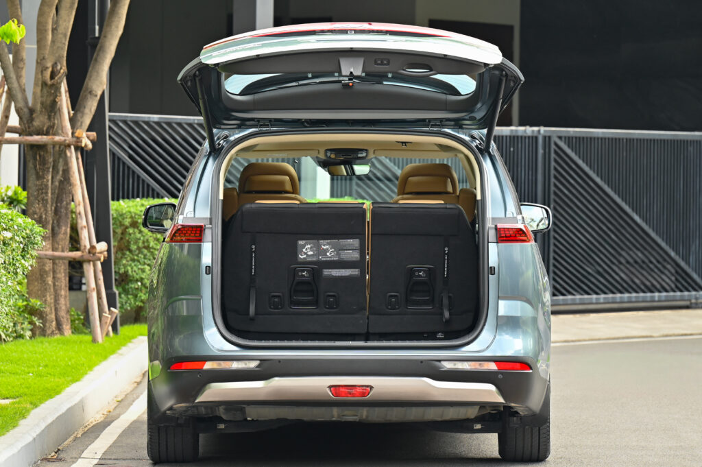 30,000 km KIA Carnival 2.2 SXL Luxury เบาะ Captain Seat 7 ที่นั่ง ป้ายดำ รย.1 ปี 24 รถมือเดียวสภาพดี