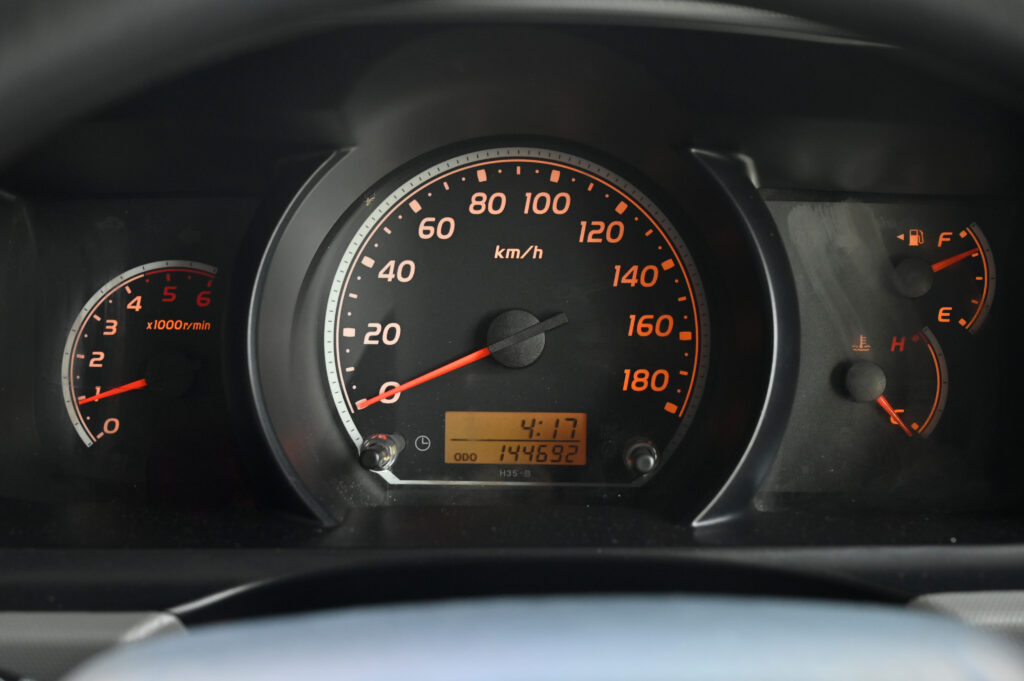 144,692 km ขายรถราชการสำนักงาน ป.ป.ช. Toyota Commuter 2.5 D4D สวยมาก ใช้งานน้อย สภาพดีเยี่ยมครับ