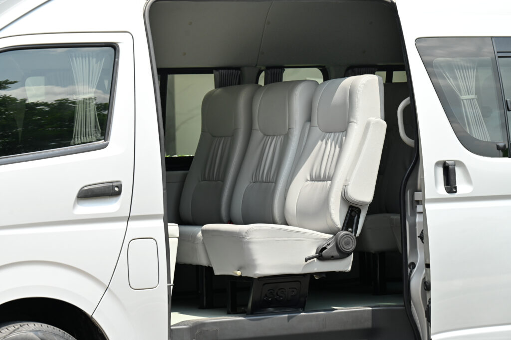 144,692 km ขายรถราชการสำนักงาน ป.ป.ช. Toyota Commuter 2.5 D4D สวยมาก ใช้งานน้อย สภาพดีเยี่ยมครับ