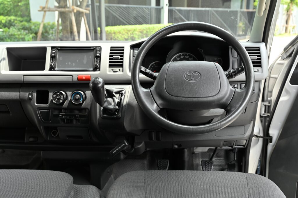 102,213 km ไมล์แท้รถราชการสำนักงาน ป.ป.ช. Toyota Commuter 2.5 D4D สวยมาก ใช้งานน้อย สภาพดีเยี่ยมครับ