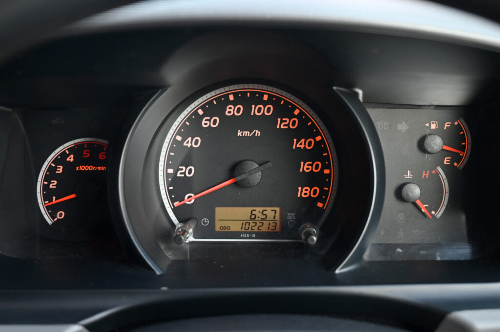 102,213 km ไมล์แท้รถราชการสำนักงาน ป.ป.ช. Toyota Commuter 2.5 D4D สวยมาก ใช้งานน้อย สภาพดีเยี่ยมครับ