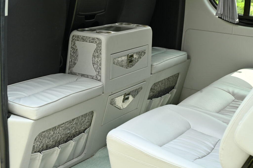 102,213 km ไมล์แท้รถราชการสำนักงาน ป.ป.ช. Toyota Commuter 2.5 D4D สวยมาก ใช้งานน้อย สภาพดีเยี่ยมครับ