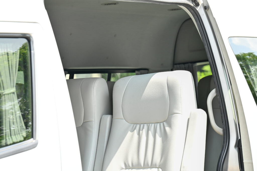 102,213 km ไมล์แท้รถราชการสำนักงาน ป.ป.ช. Toyota Commuter 2.5 D4D สวยมาก ใช้งานน้อย สภาพดีเยี่ยมครับ