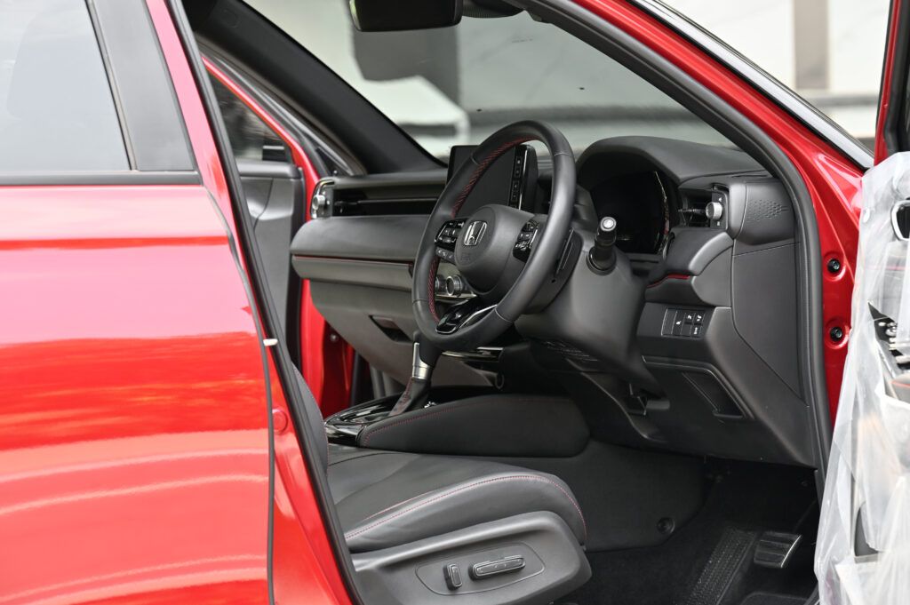 รถ 1 เดือน 4,000 km Honda HR-V e:HEV RS Minorchange TOP สุดหลังคา Panoramic Sunroof สภาพดีเยี่ยมครับ