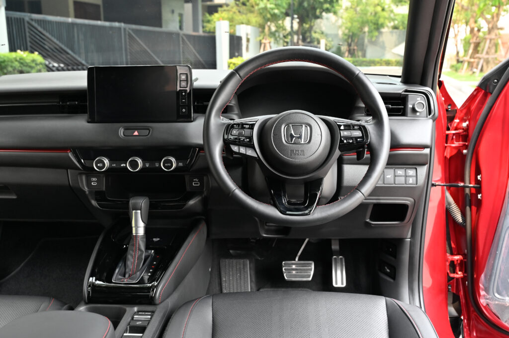 รถ 1 เดือน 4,000 km Honda HR-V e:HEV RS Minorchange TOP สุดหลังคา Panoramic Sunroof สภาพดีเยี่ยมครับ