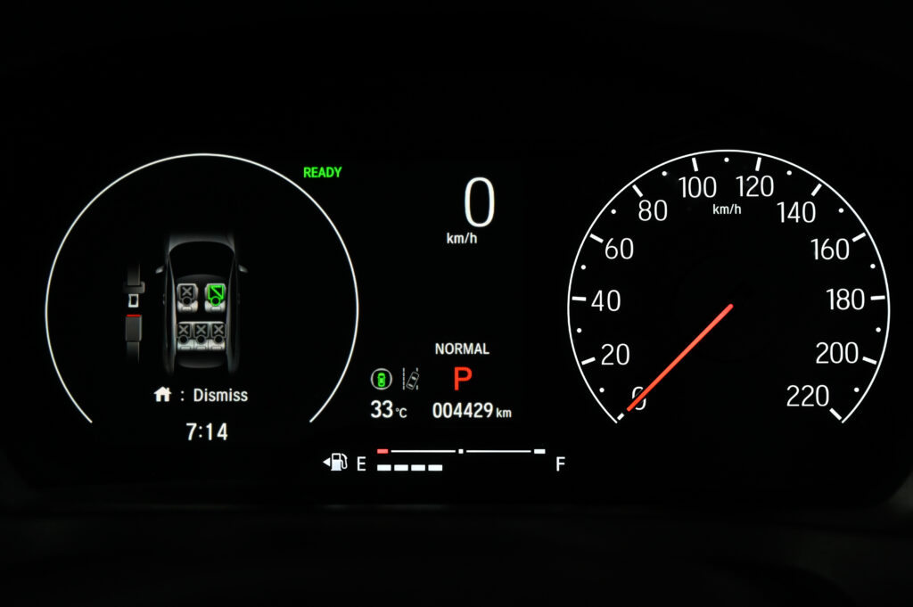รถ 1 เดือน 4,000 km Honda HR-V e:HEV RS Minorchange TOP สุดหลังคา Panoramic Sunroof สภาพดีเยี่ยมครับ