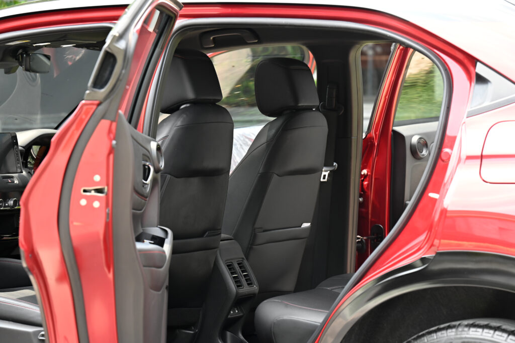 รถ 1 เดือน 4,000 km Honda HR-V e:HEV RS Minorchange TOP สุดหลังคา Panoramic Sunroof สภาพดีเยี่ยมครับ