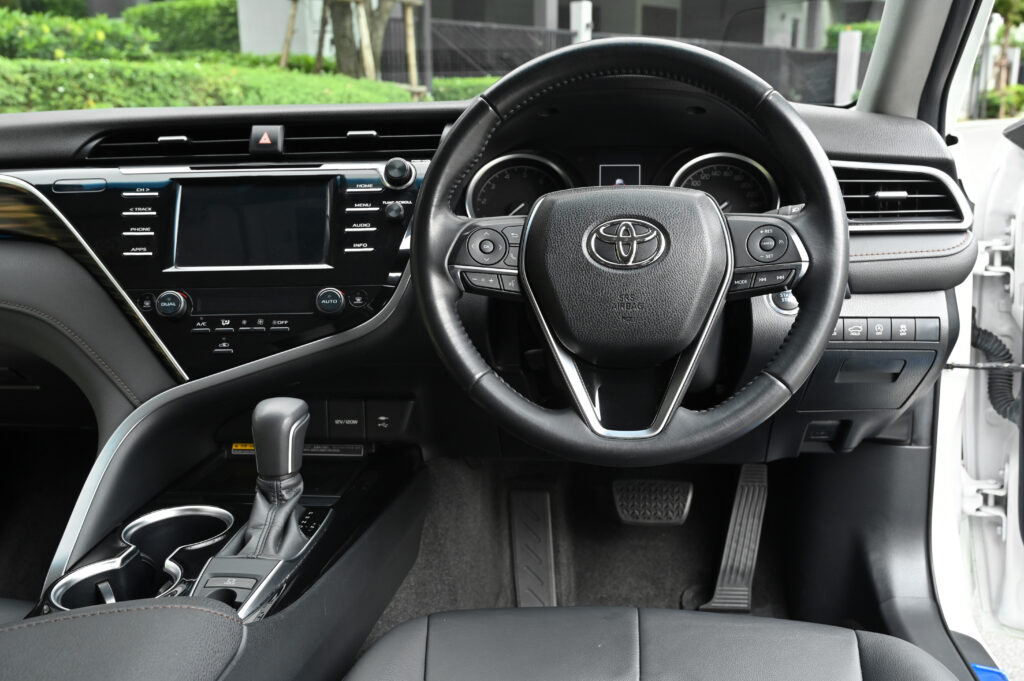 30,000 km Toyota Camry 2.0 G รถบ้านมือเดียวใช้งานน้อยมาก มีประวัติศูนย์โตโยต้าทุกระยะจนถึงปัจจุบัน