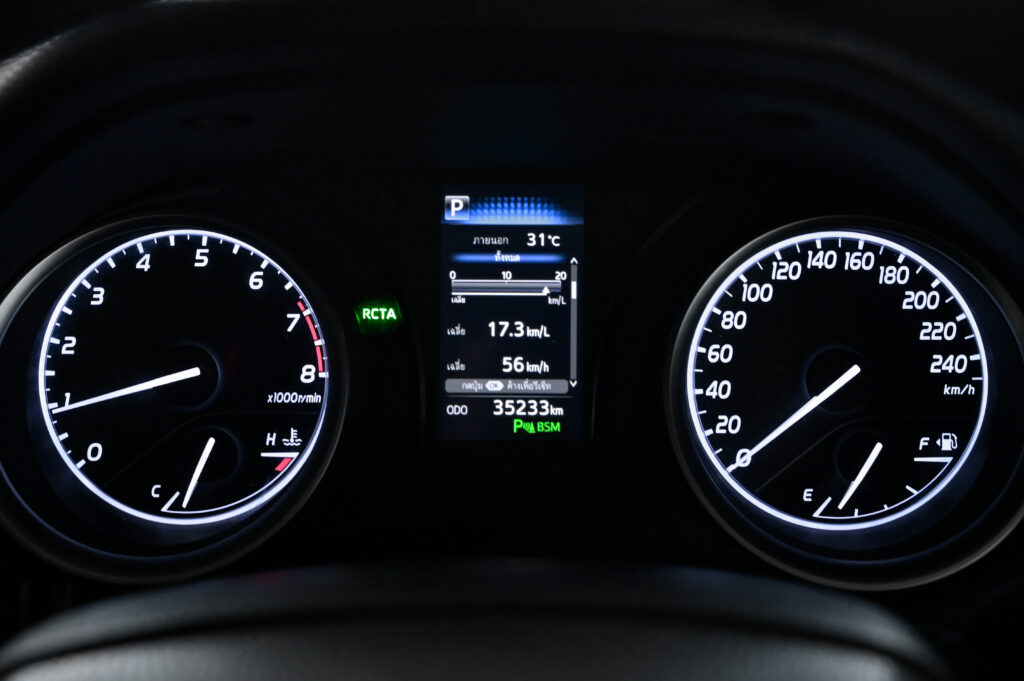30,000 km Toyota Camry 2.0 G รถบ้านมือเดียวใช้งานน้อยมาก มีประวัติศูนย์โตโยต้าทุกระยะจนถึงปัจจุบัน